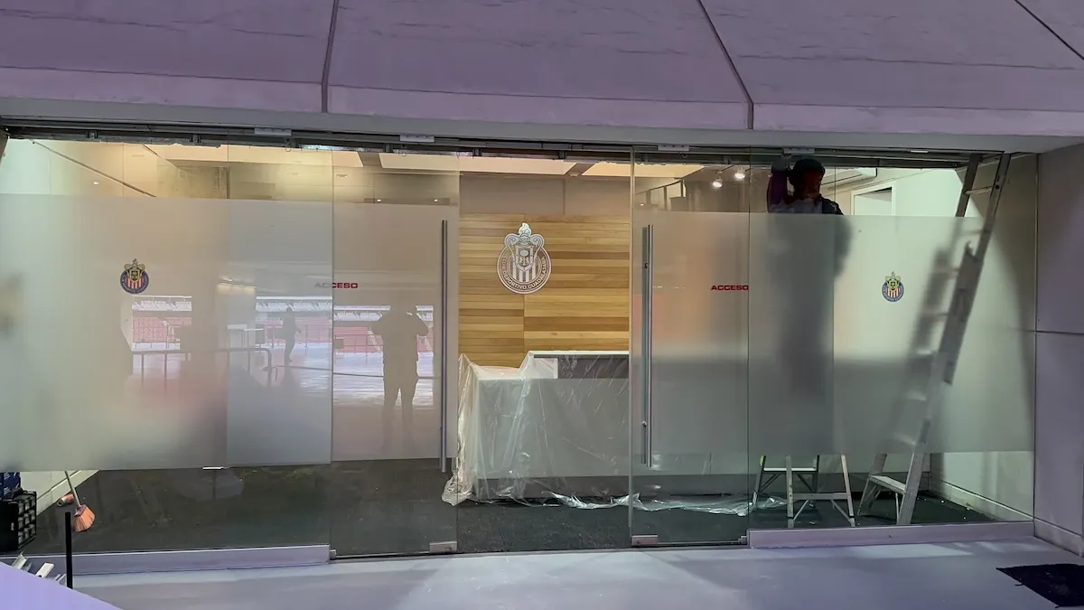 Proyecto Proyecto Direccion General Estadio Akron Puerta Automatica - Smart Film (PDLC) - Foto 11