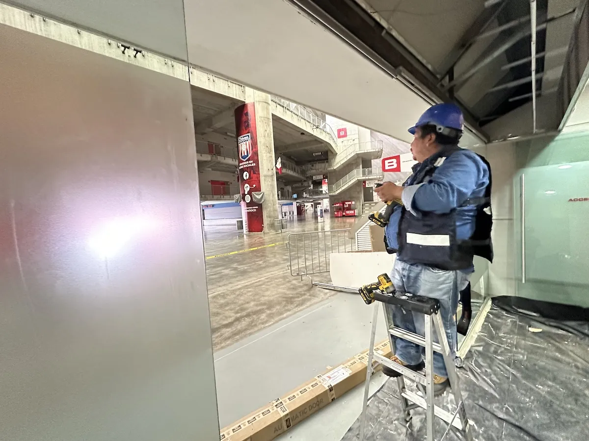 Proyecto Proyecto Direccion General Estadio Akron Puerta Automatica - Smart Film (PDLC) - Foto 7