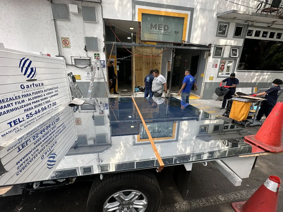 Proyecto Proyecto Fachada Med Centro Medico Puerta Automatica - Smart Film (PDLC) - Foto 13