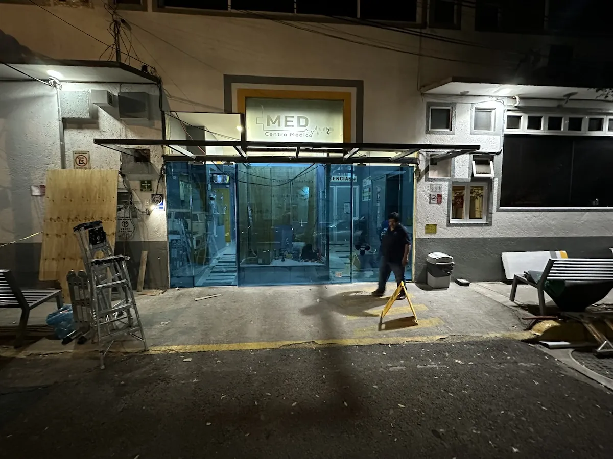 Proyecto Proyecto Fachada Med Centro Medico Puerta Automatica - Smart Film (PDLC) - Foto 22