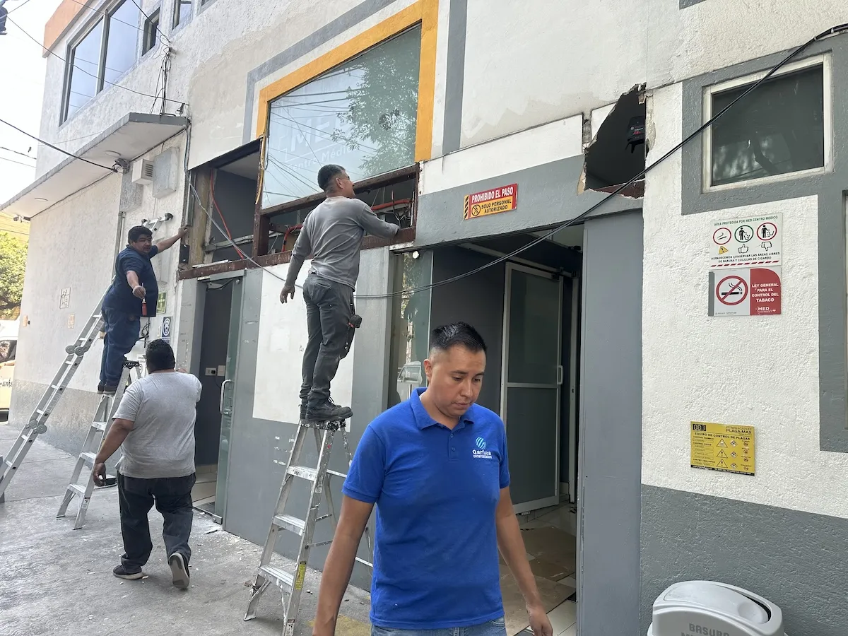 Proyecto Proyecto Fachada Med Centro Medico Puerta Automatica - Smart Film (PDLC) - Foto 6