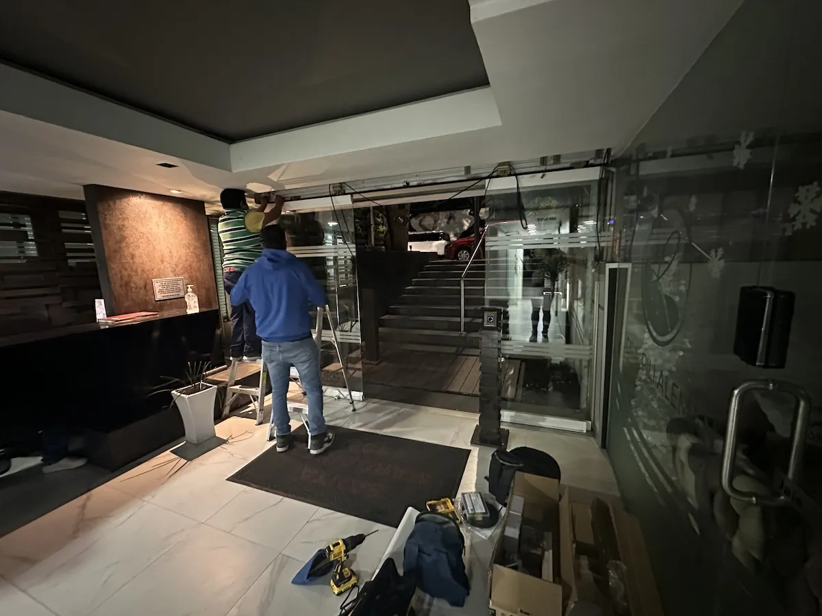 Proyecto Proyecto Hospital Santa Margarita Cdmx Puerta Automatica - Smart Film (PDLC) - Foto 3