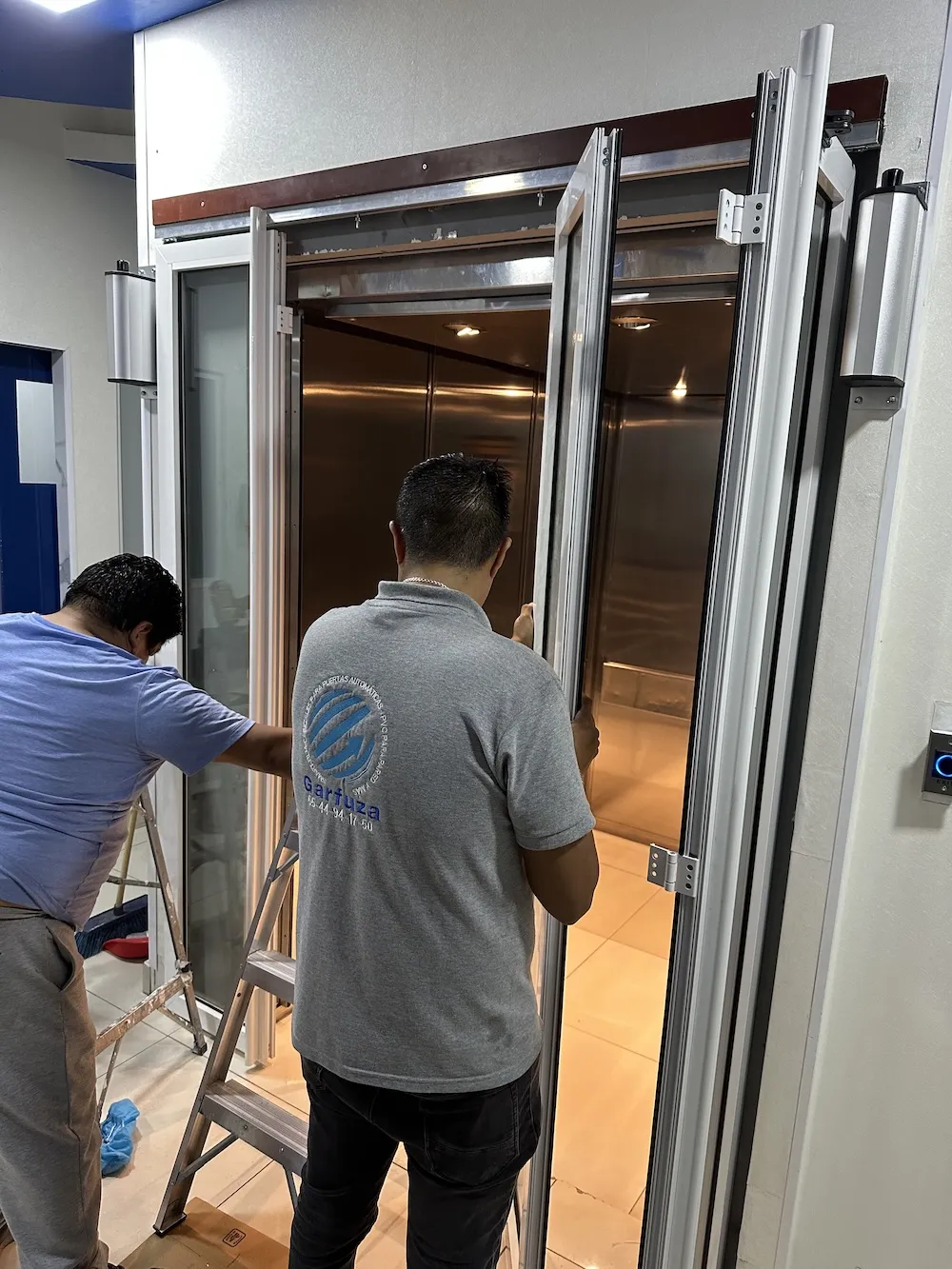 Proyecto Proyecto Med Centro Medico Puertas Plegables Automaticas Puertas Automaticas - Smart Film (PDLC) - Foto 2