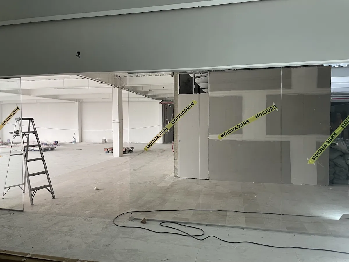 Proyecto Proyecto Plaza Comercial Dr Valenzuela Cdmx Puerta Automatica - Smart Film (PDLC) - Foto 2