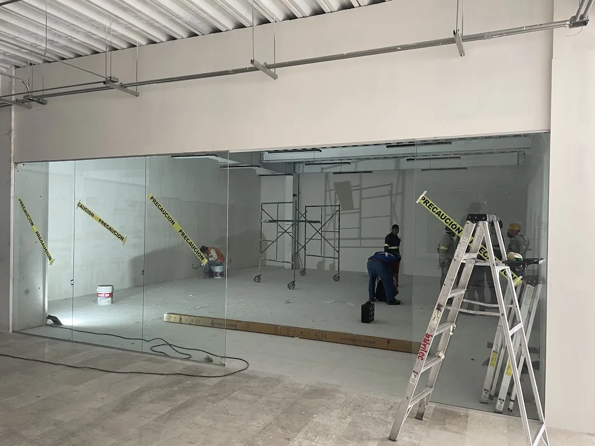 Proyecto Proyecto Plaza Comercial Dr Valenzuela Cdmx Puerta Automatica - Smart Film (PDLC) - Foto 4