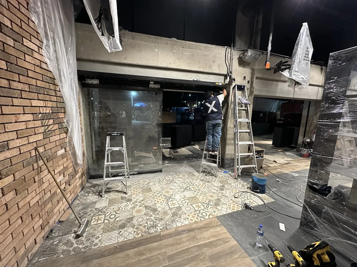 Proyecto Proyecto Restaurante Revolucion Puerta Automatica - Smart Film (PDLC) - Foto 17