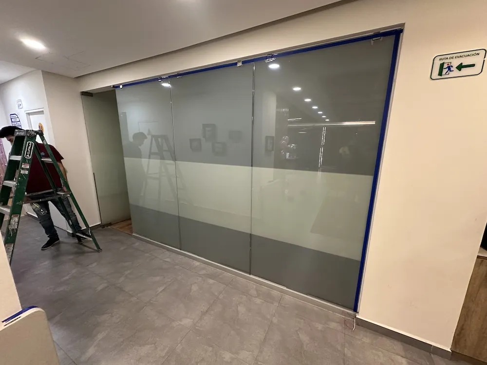 Proyecto Proyecto Sala De Juntas 1 Solidfarma Smart Film - Smart Film (PDLC) - Foto 7