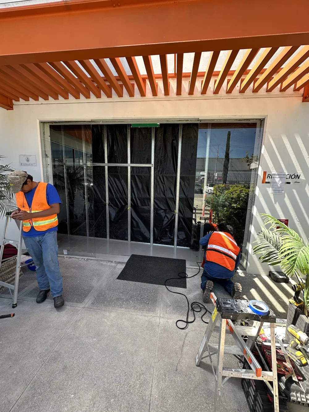 Proyecto Proyecto Shape Corp Queretaro Puertas Automaticas - Smart Film (PDLC) - Foto 4