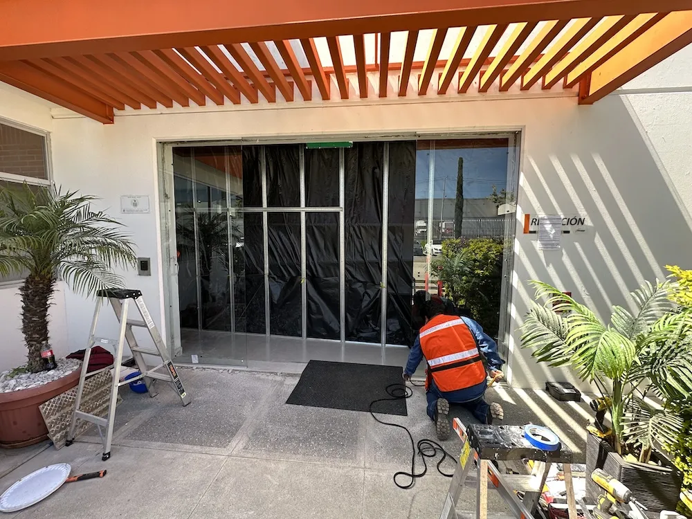 Proyecto Proyecto Shape Corp Queretaro Puertas Automaticas - Smart Film (PDLC) - Foto 5