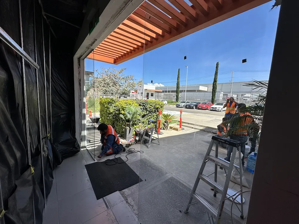 Proyecto Proyecto Shape Corp Queretaro Puertas Automaticas - Smart Film (PDLC) - Foto 6