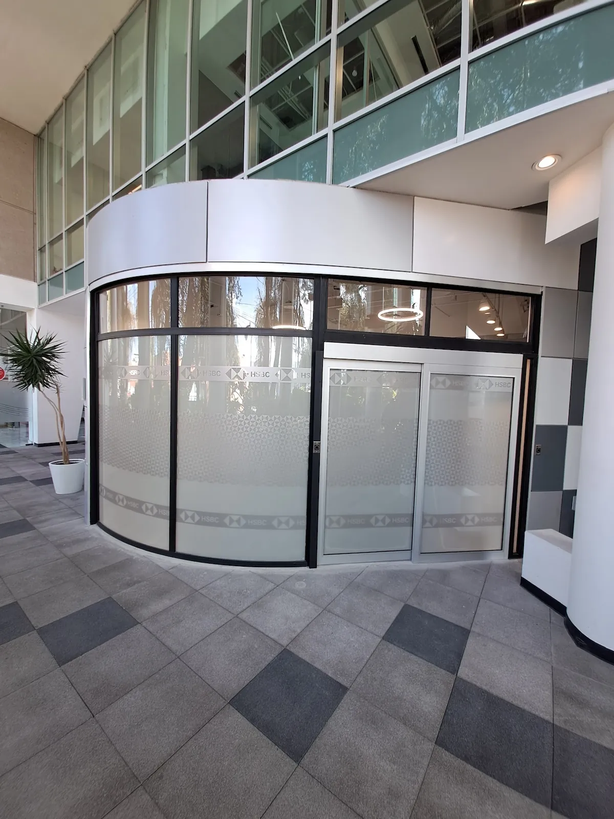 Proyecto Proyecto Show Room Hsbc Smart Film - Smart Film (PDLC) - Foto 10