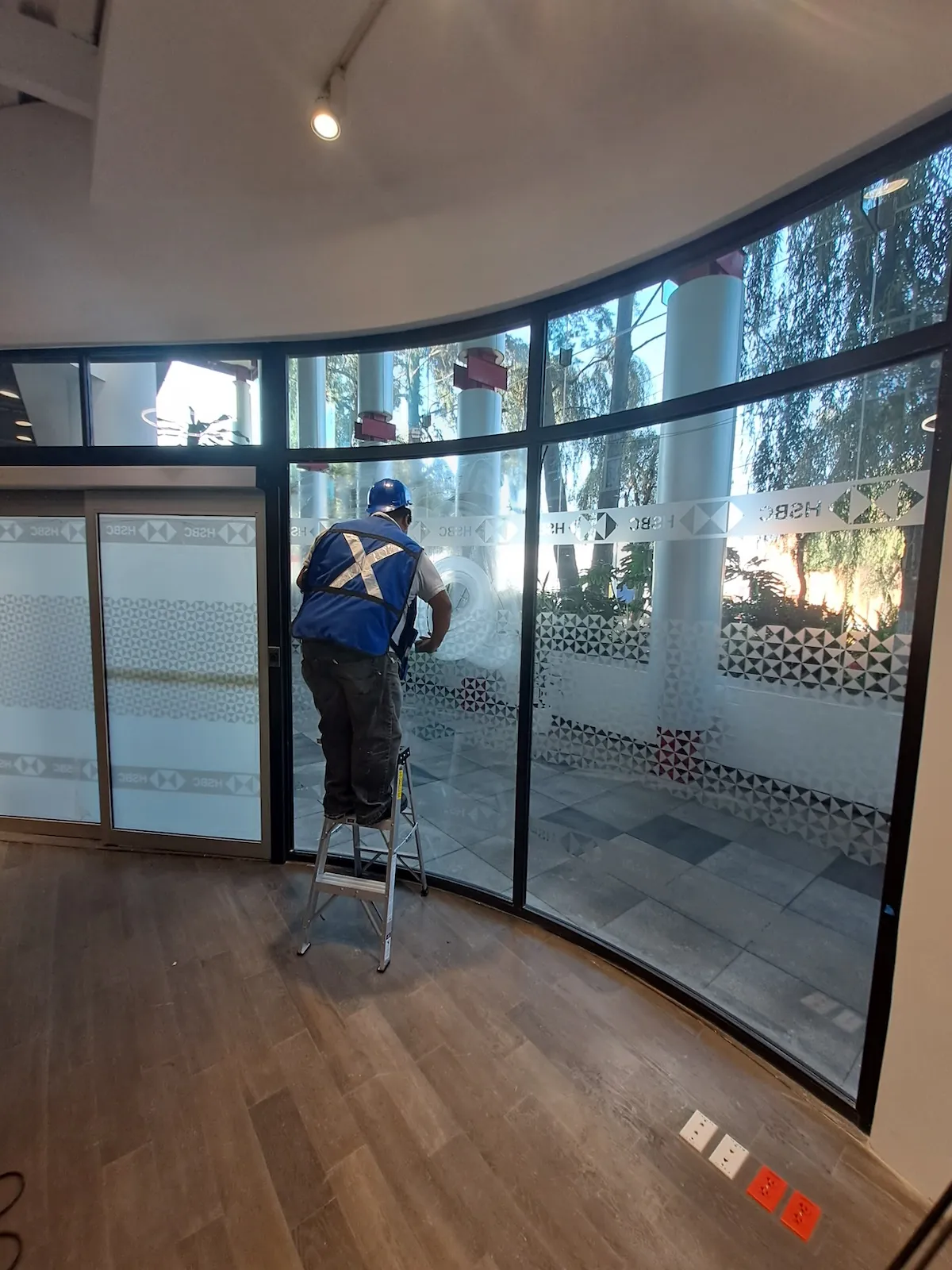 Proyecto Proyecto Show Room Hsbc Smart Film - Smart Film (PDLC) - Foto 9