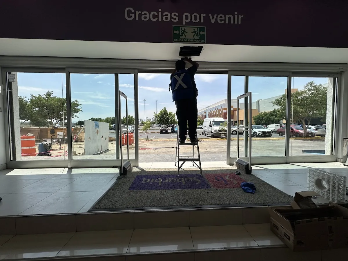 Proyecto Proyecto Suburbia Plaza Jardin Puerta Automatica - Smart Film (PDLC) - Foto 10