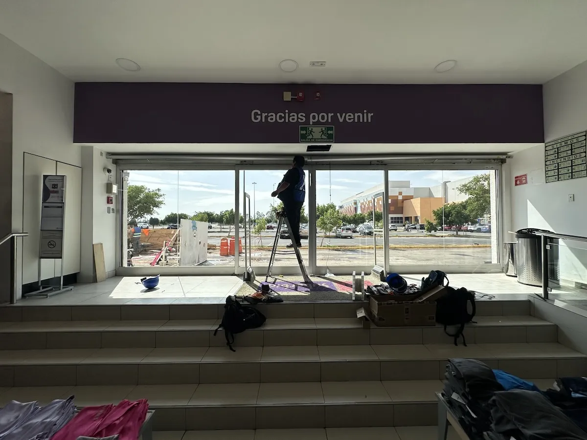 Proyecto Proyecto Suburbia Plaza Jardin Puerta Automatica - Smart Film (PDLC) - Foto 4