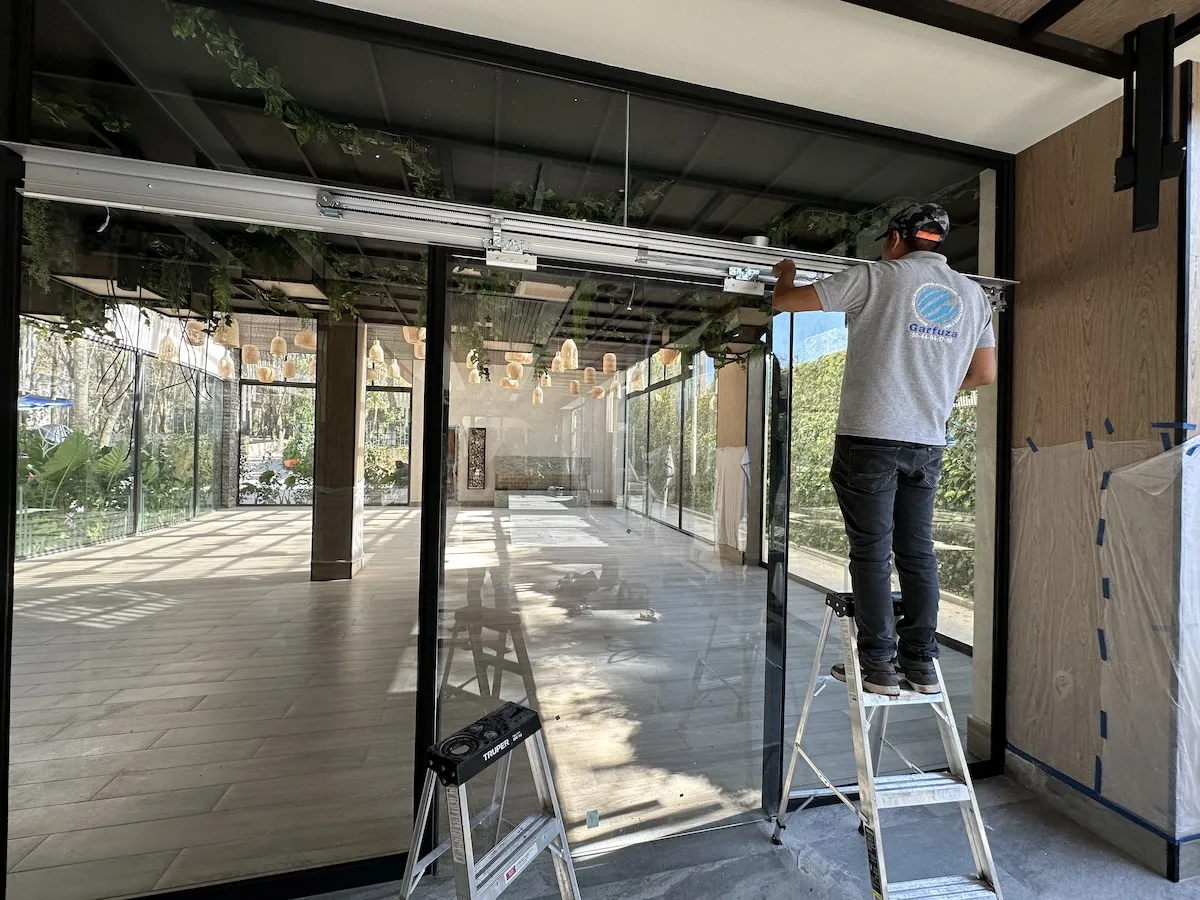 Proyecto Proyecto Terraza Natura Puerta Automatica - Smart Film (PDLC) - Foto 15