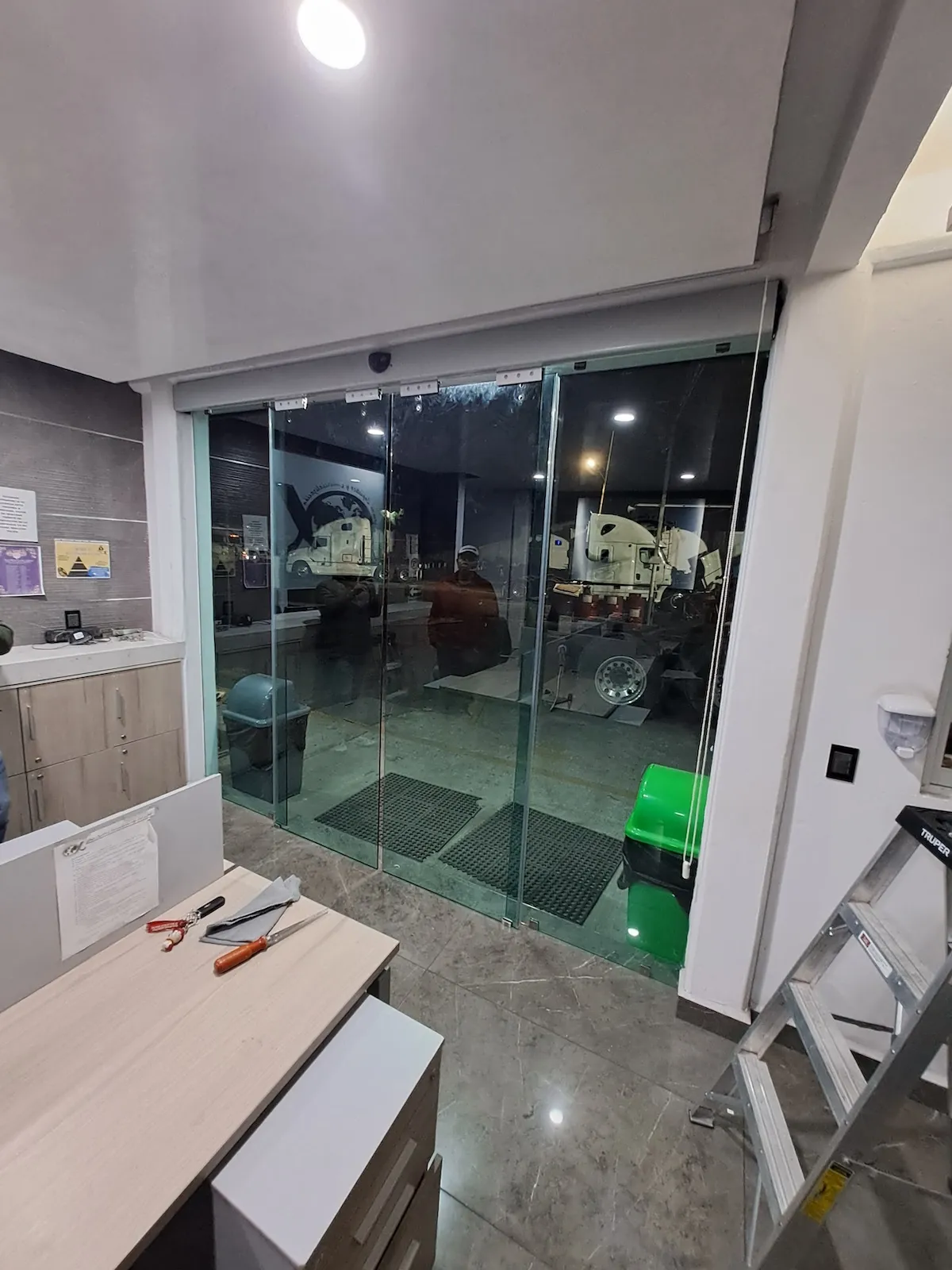 Proyecto Proyecto Transportes Alfa Puerta Automatica - Smart Film (PDLC) - Foto 7